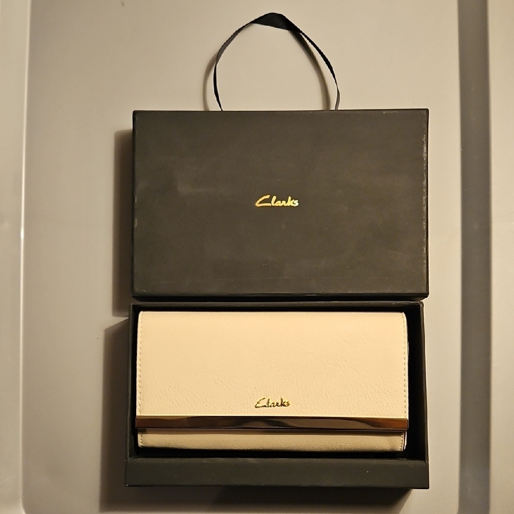 Clarks Cream Wallet - Picture 2 of 9